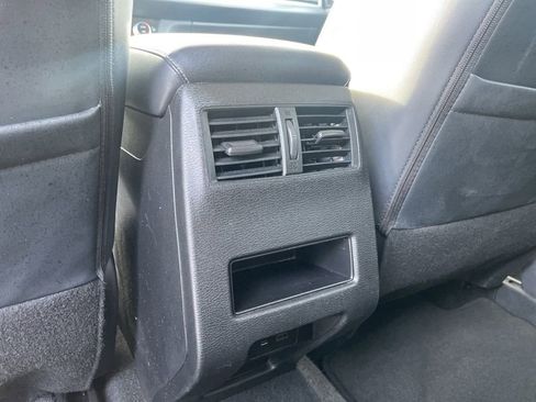 Used 2024 Mitsubishi Outlander SE image 30