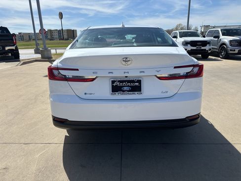 Used 2025 Toyota Camry LE FWD image 4