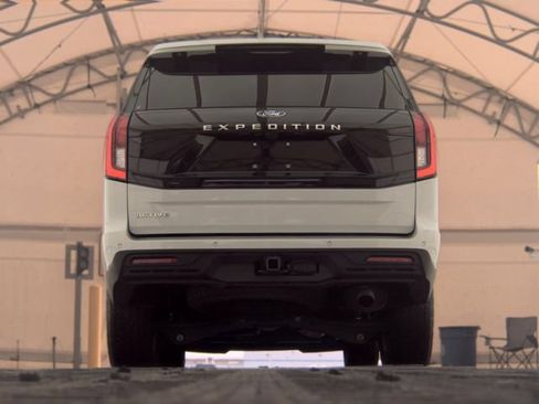 Used 2025 Ford Expedition Active AWD/4WD image 7