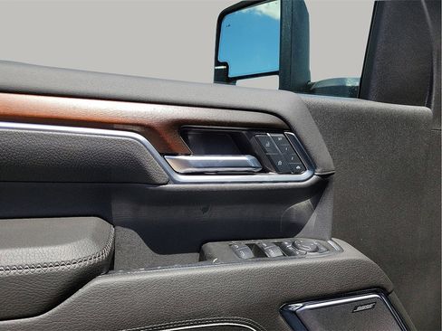 Used 2024 GMC Sierra 2500 Denali w/ Denali Reserve Package image 13