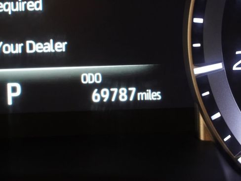 Used 2022 Toyota Highlander XLE AWD/4WD image 9