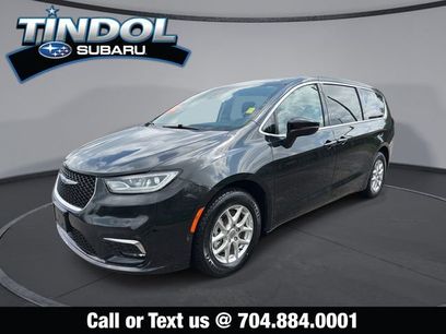 Used 2023 Chrysler Pacifica Touring-L