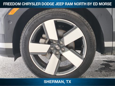Used 2025 Hyundai Santa Fe Limited FWD image 7