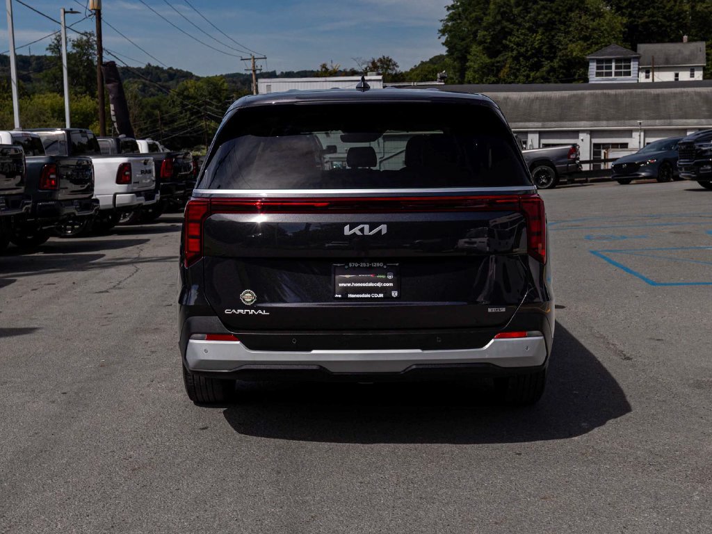 Used 2026 Kia Carnival LXS FWD image 5
