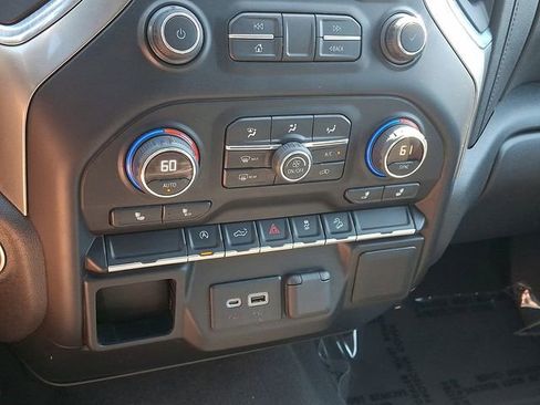 Used 2019 Chevrolet Silverado 1500 LT Trail Boss w/ Convenience Package AWD/4WD image 19