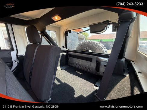 Used 2014 Jeep Wrangler Unlimited Sport w/ Connectivity Group AWD/4WD image 11