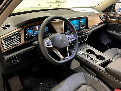 New 2026 Volkswagen Atlas SE image 8