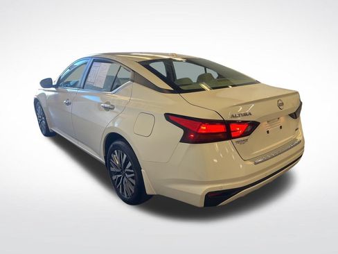 Used 2023 Nissan Altima 2.5 SV AWD/4WD image 3