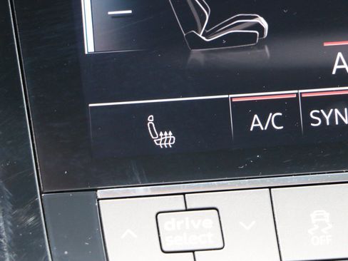 Used 2022 Audi e-tron Premium w/ Convenience Plus Package AWD/4WD image 24