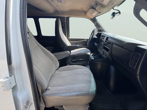 Used 2017 Chevrolet Express 3500 LT w/ LT Preferred Equipment Group RWD image 18