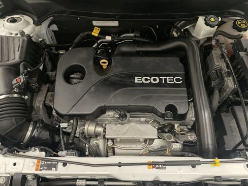 Used 2019 Chevrolet Equinox LT w/ Driver Convenience Package FWD image 22