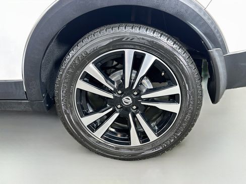 Used 2018 Nissan Kicks SV FWD image 28
