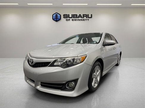 Used 2012 Toyota Camry SE image 1
