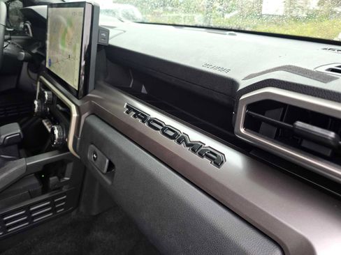 Used 2025 Toyota Tacoma TRD Off-Road image 13