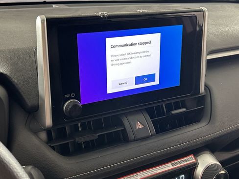 Used 2025 Toyota RAV4 XLE FWD image 17