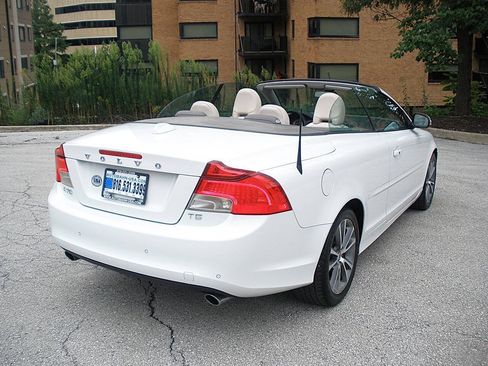 Used 2011 Volvo C70 T5 w/ Convenience Pkg FWD image 13