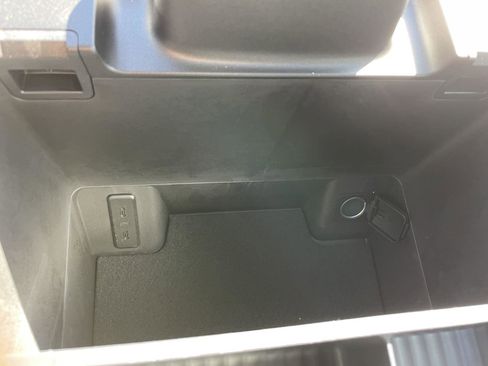 New 2025 Ford Expedition Active image 28