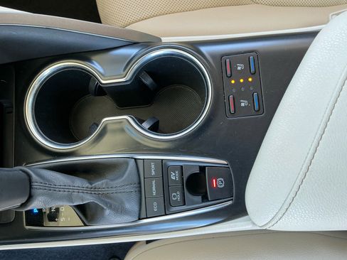 Used 2020 Toyota Camry XLE w/ Driver Assist Package FWD image 15