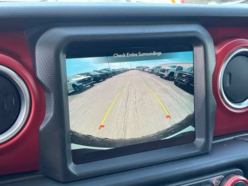 Used 2023 Jeep Wrangler Rubicon w/ Cold Weather Group AWD/4WD image 22