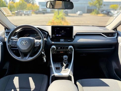Used 2024 Toyota RAV4 LE AWD/4WD image 23