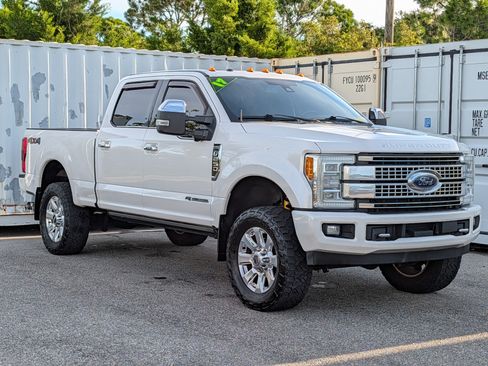 Used 2017 Ford F250 Platinum w/ Platinum Ultimate Package AWD/4WD image 3