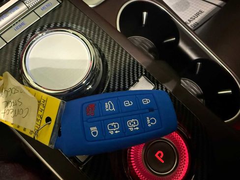 Used 2023 Genesis GV70 2.5T w/ Advanced Package image 39