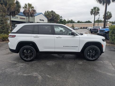 New 2026 Jeep Grand Cherokee Altitude RWD image 2