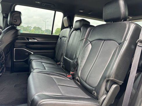 Certified 2024 Jeep Wagoneer Series II w/ Flexible Seating Group RWD image 31