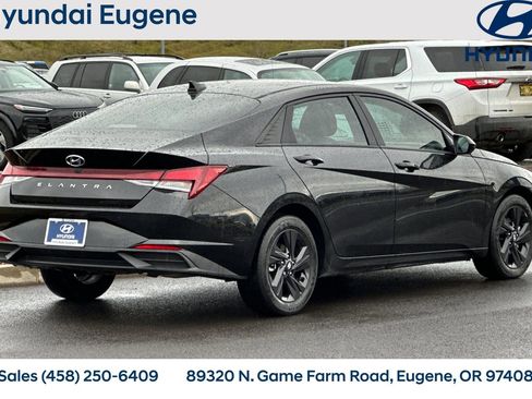 Used 2022 Hyundai Elantra SEL image 3