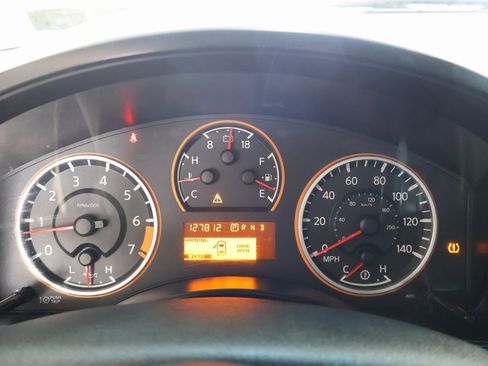 Used 2010 Nissan Titan SE w/ SE Value Truck Pkg image 18