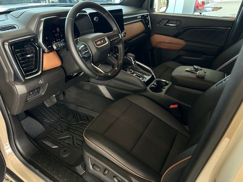 Used 2024 GMC Canyon AT4 w/ Technology Package image 9