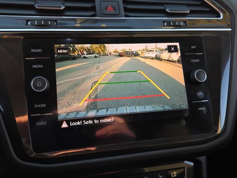 Used 2019 Volkswagen Tiguan S image 24