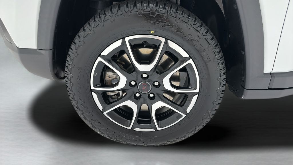 Used 2025 Jeep Compass Trailhawk AWD/4WD image 9