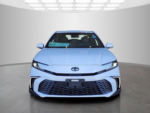 Used 2025 Toyota Camry SE w/ Convenience Package image 2
