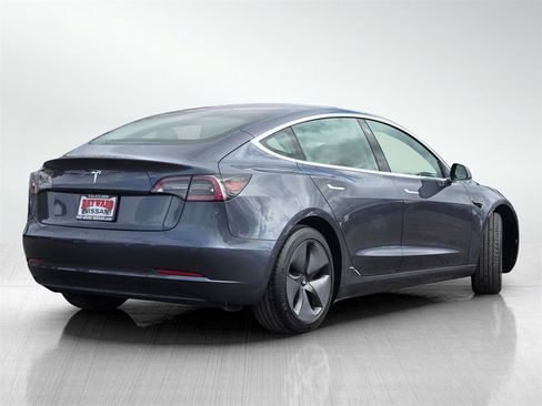 Used 2018 Tesla Model 3 Long Range image 4