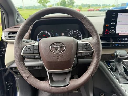 Used 2024 Toyota Sienna Platinum AWD/4WD image 24