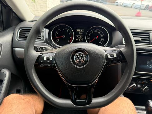 Used 2016 Volkswagen Jetta SE image 28