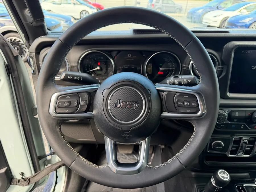 Used 2023 Jeep Wrangler Unlimited Sahara AWD/4WD image 12