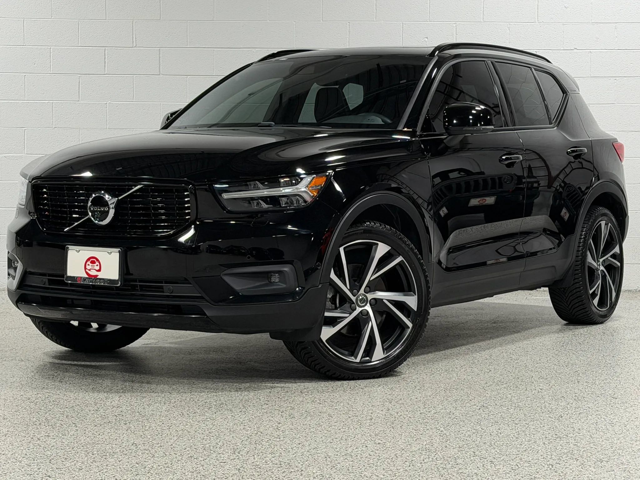 Used 2019 Volvo XC40 T5 R-Design AWD/4WD image 2