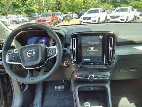 New 2025 Volvo XC40 B5 Plus w/ Protection Package Premier image 9