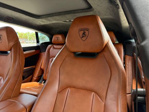 Used 2020 Lamborghini Urus AWD/4WD image 25