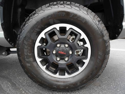 Used 2025 Toyota Tacoma SR5 AWD/4WD image 28