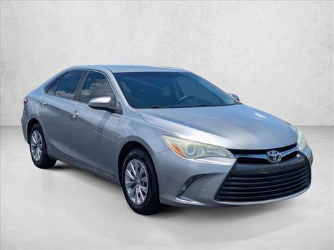 Used 2016 Toyota Camry LE FWD image 3