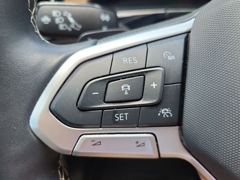 Used 2024 Volkswagen Atlas SE FWD image 29