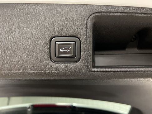 Certified 2022 GMC Terrain SLT image 7