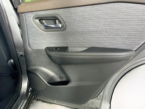 Used 2023 Nissan Rogue SV FWD image 28