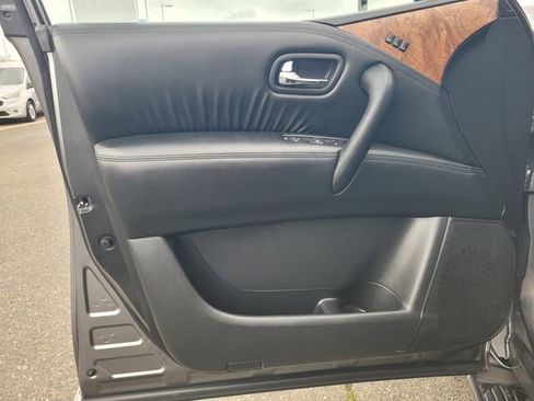 Used 2024 Nissan Armada SL image 18