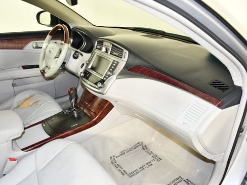 Used 2012 Toyota Avalon Limited FWD image 41