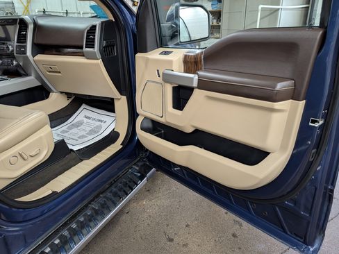 Used 2018 Ford F150 Lariat w/ Equipment Group 502A Luxury image 7