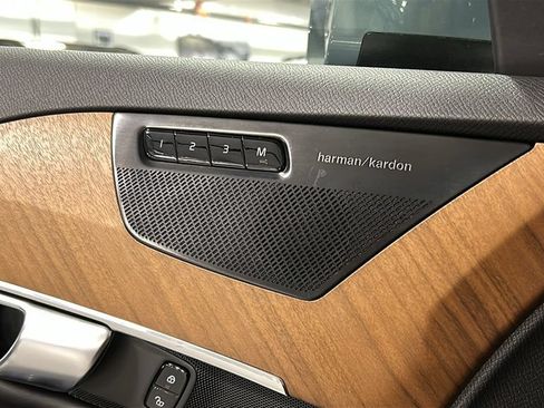 Certified 2023 Volvo XC90 B6 Plus AWD/4WD image 18